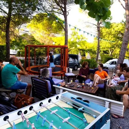Mobil-home Confortable Avec Terrasse - Api-1-52-652 * Lézignan-Corbières
